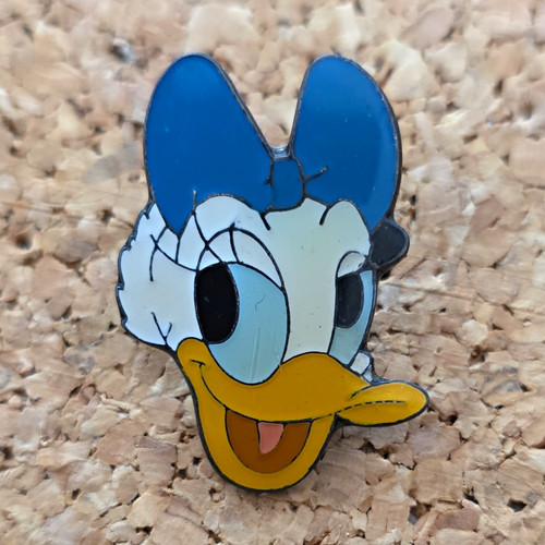 Vintage pin disney daisy duck - daisy,